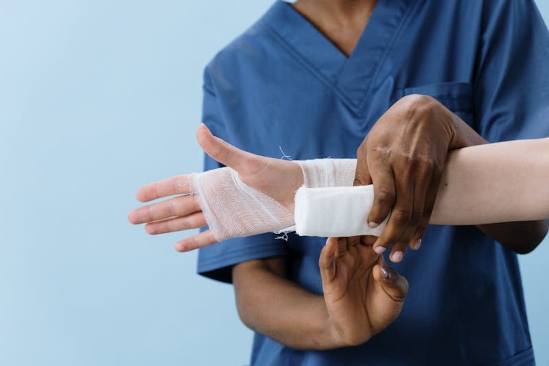 Hand Surgery: When to See a Plastic Surgeon